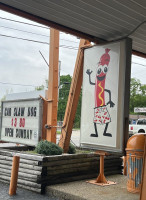 Short's Root Beer Stand outside