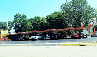 Short's Root Beer Stand outside