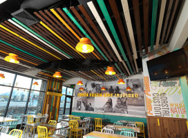 Costa Vida inside