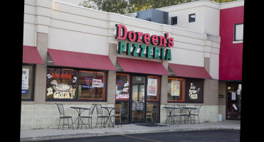 Doreen's Pizzeria inside