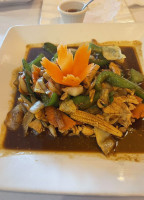 Montri Thai Cuisine food