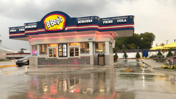 B-bop's outside