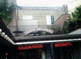 Cafe Beignet, Bourbon Street food