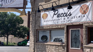 Pucci's Pizzeria outside