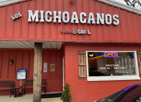 Los Michoacanos outside