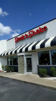 Steak 'n Shake outside