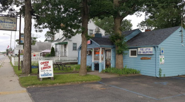 Johnson's Fish Shrimp outside