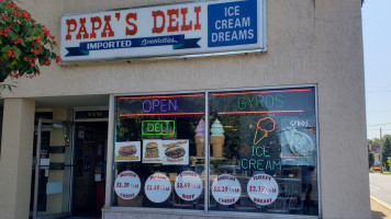 Papa's Deli outside