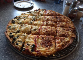 Calgaro's Pizza Of Cole Camp food