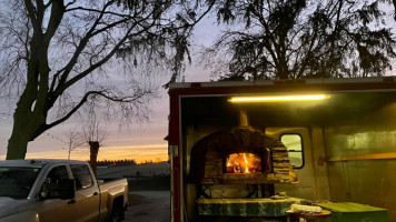 Stone Wall Pizza outside