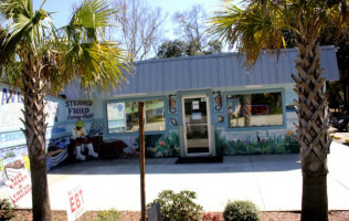 Ravenel Fresh Seafood inside