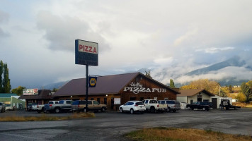 Valley Pizza outside