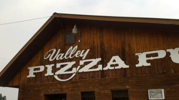 Valley Pizza outside