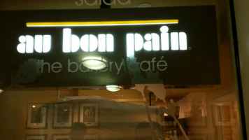 Au Bon Pain inside