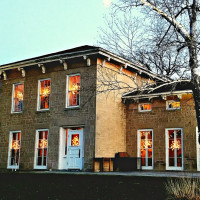 Quivey's Grove Stone House outside