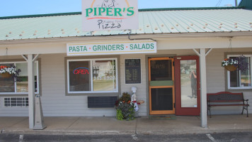 Piper's Mighty Good Pizza inside