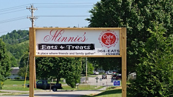 Minnie Eats Treats Cafe outside