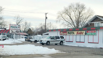 Little Italy's Pizza outside