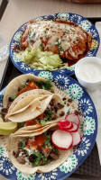 Los Gallos Taqueria food