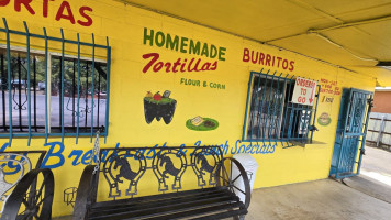 Taqueria Reyes outside