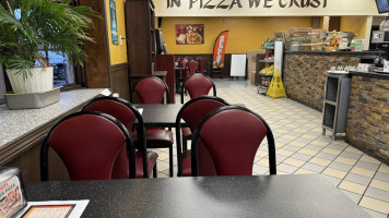 Canton Center Pizza inside