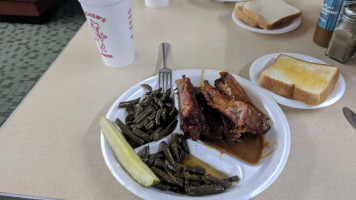 Fincher's Barbecue food