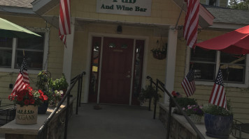 Mcgann’s Pub Wine food