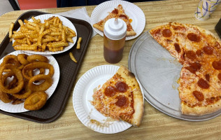 Zack's Pizza food