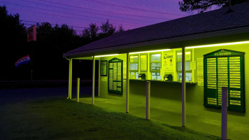 Erickson's Ice Cream Cafe outside