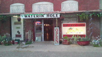 Waterin- Hole Feedbag Restuarant food