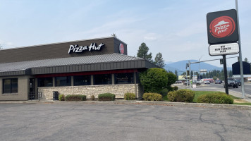 Pizza Hut outside