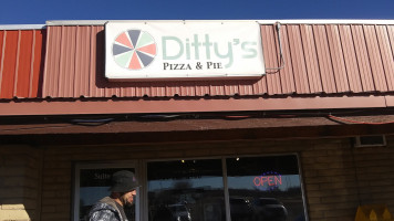 Ditty’s Pizza food