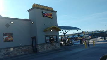 Sonic Drive-in outside