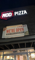 Mod Pizza food