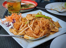 Kao Sarn Thai Cuisine food