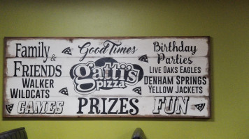 Mr Gatti's Pizza food