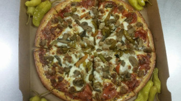 Shelly's Pizza food