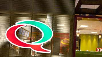 Quiznos inside