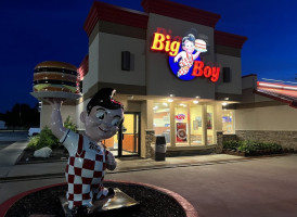 Big Boy outside