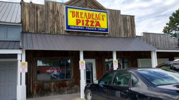 Breadeaux Pizza outside