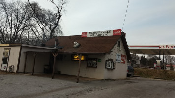 Meridianville -b-q outside