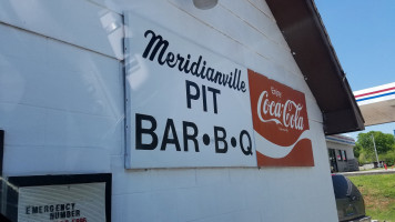 Meridianville -b-q outside