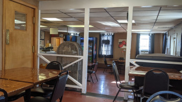 Allen's Eatery inside