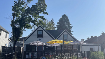 Farmhouse Kitchen And Inn outside