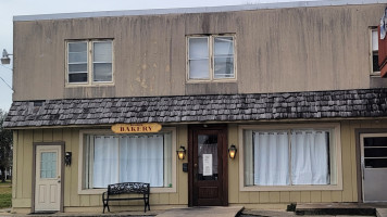 Strasburg Bakery outside