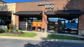 Tom Henry’s Bbq food