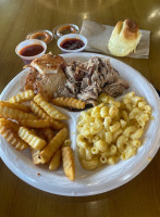 Tom Henry’s Bbq food