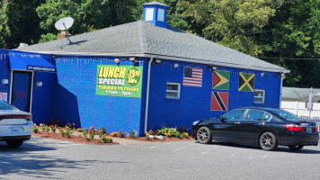 Ray's Caribbean American Food outside