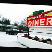 Wolfe’s Diner inside