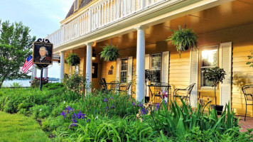 Robert Morris Inn inside